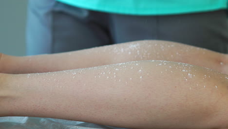 prepare the legs for hair removal. dry the skin from moisture to pour white powder on your feet. treating feet with talcum powder