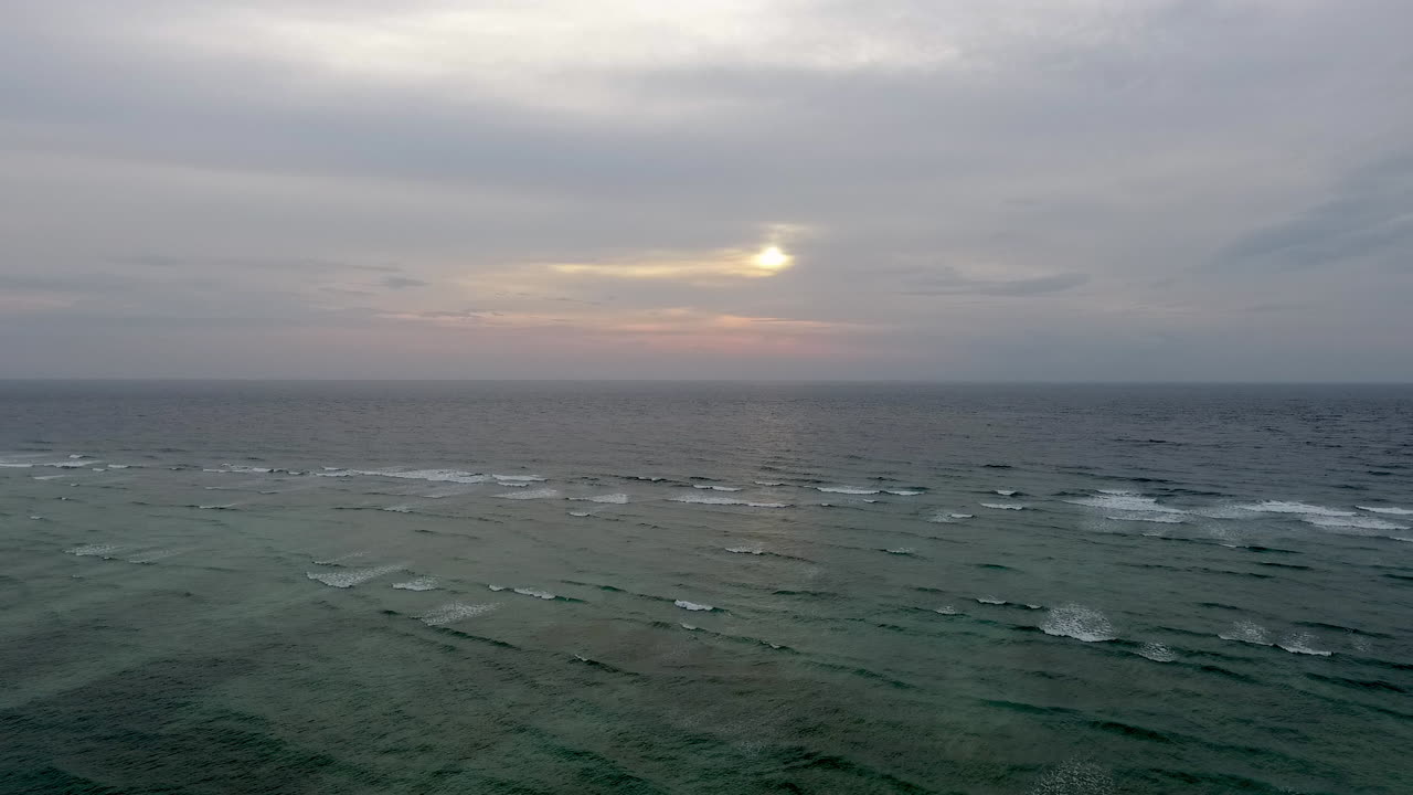 평화로운 해가 지는 바다