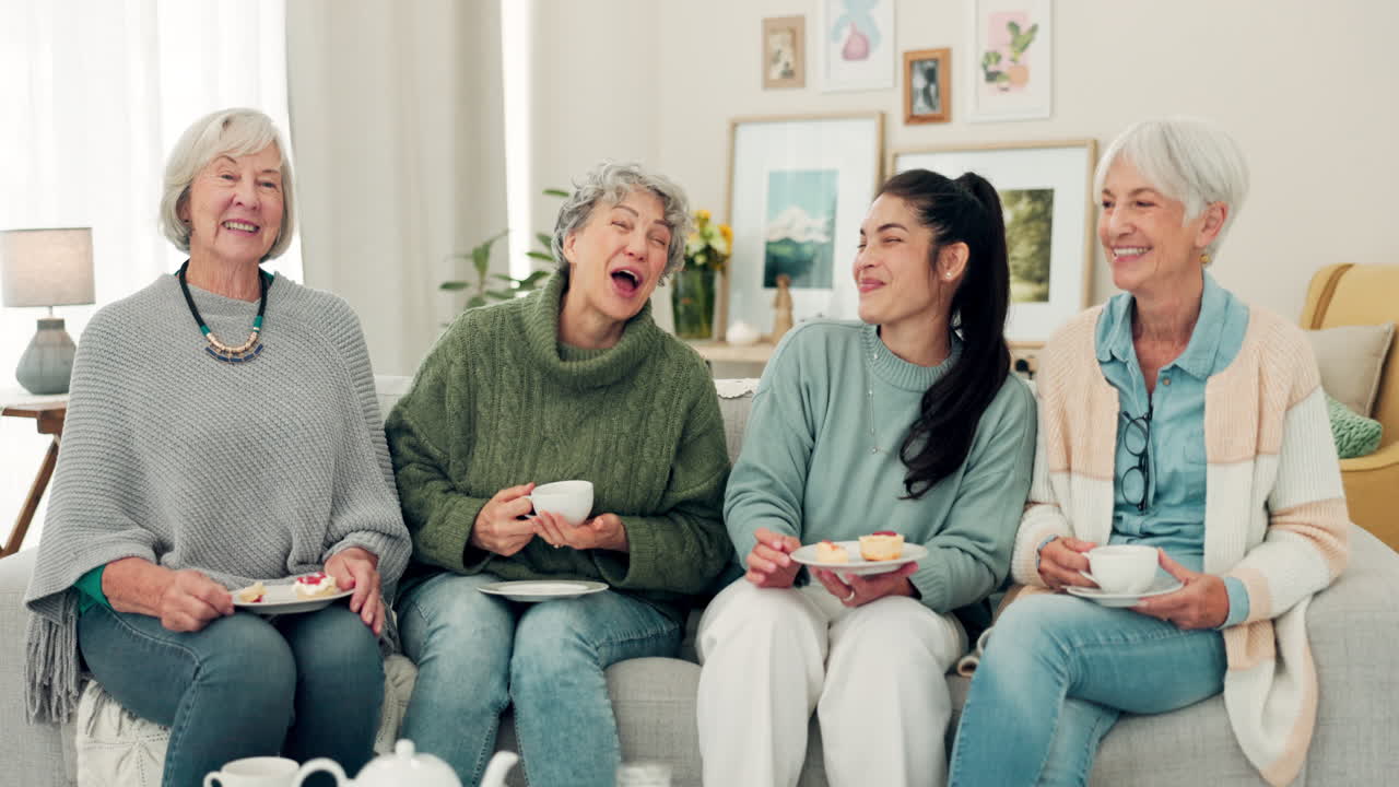 고령 여성, 차 및 친구의 초상화