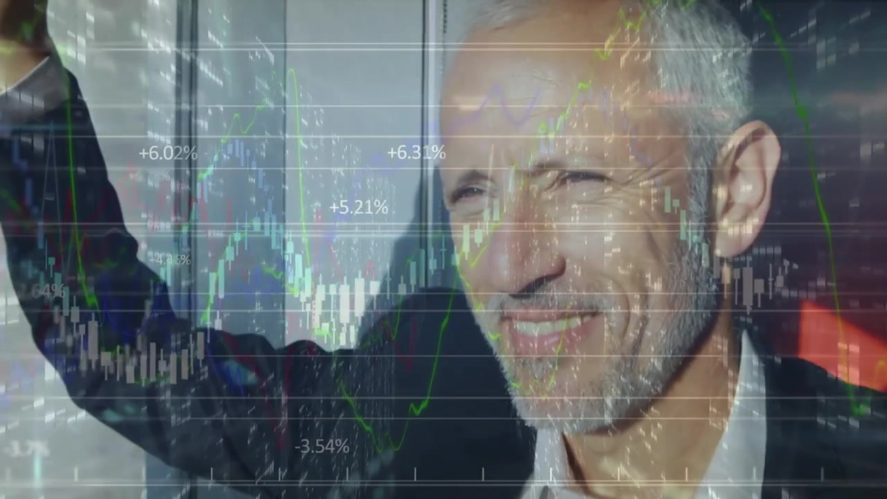 Moden forretningsmand ser på finansielle data-overlay på kontoret