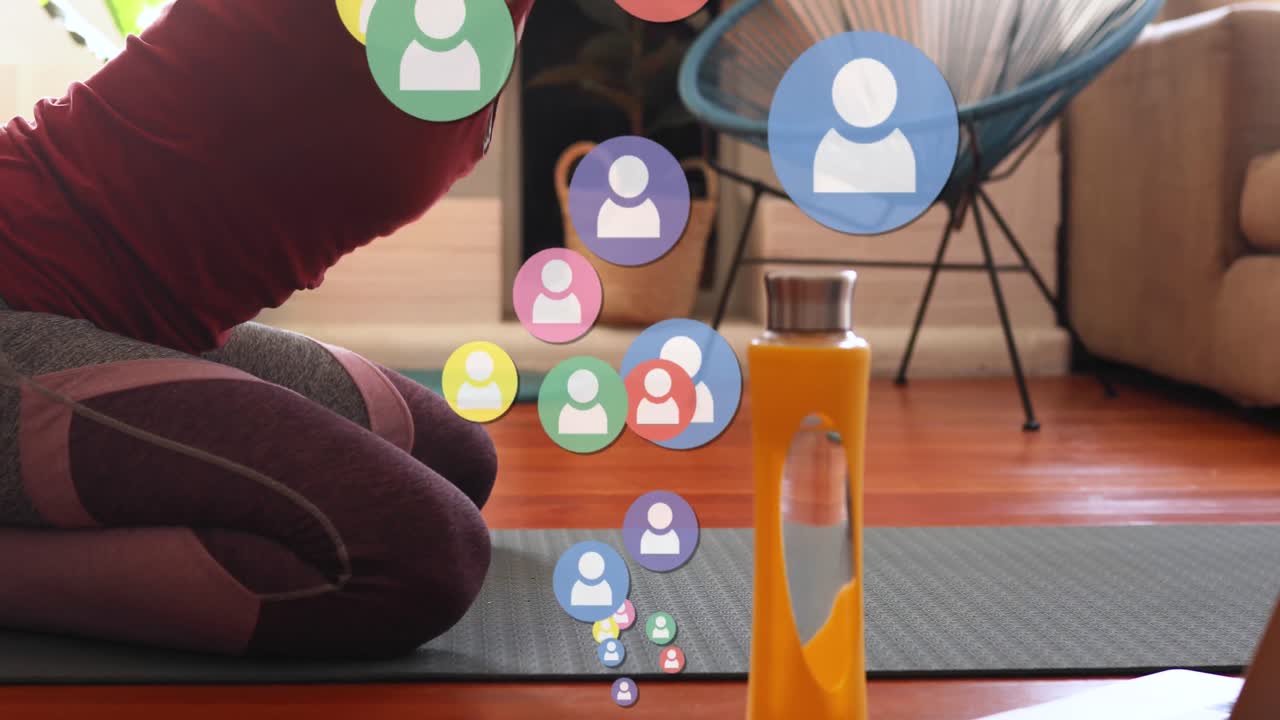 animación de iconos de los medios sobre mujeres caucásicas haciendo ejercicio