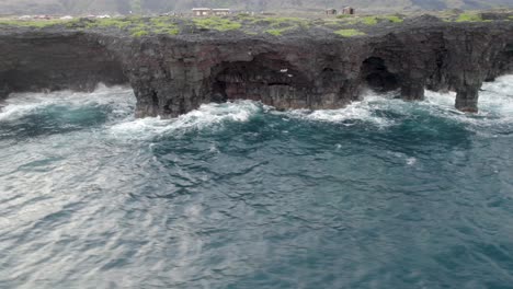 Volcán-Parque-Nacional-Hawaii-Holei-Mar-Arco