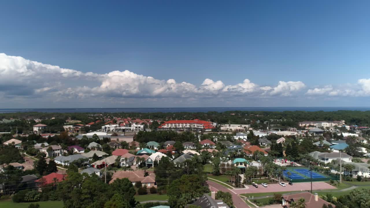 vista de la zona residencial desde arriba en algún lugar de la costa de florida