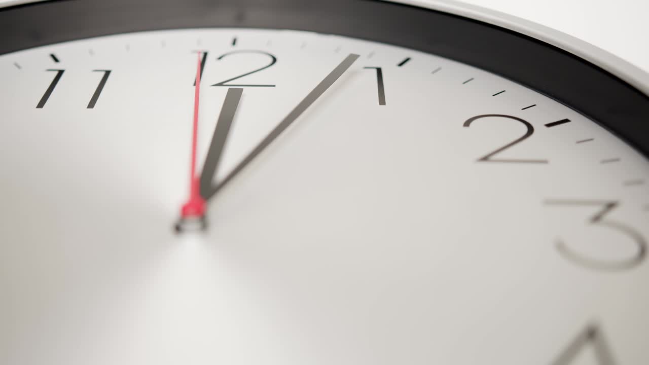 el horario de espectáculo es a las 12.04 a.m. o p.m.