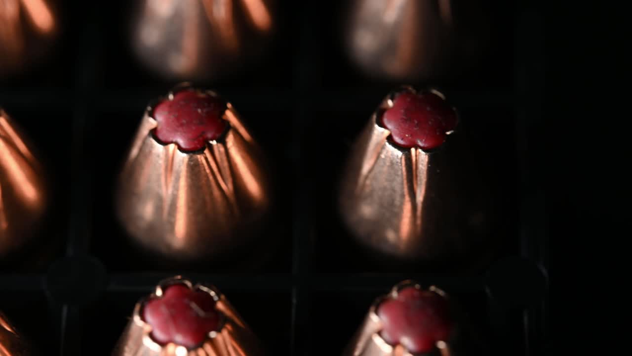 deslizamiento macro muy cercano sobre rondas tácticas de punta hueca de 9 mm para la defensa militar o personal