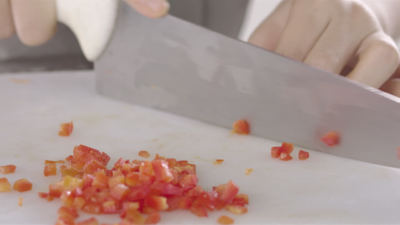 niño chef cocinando, cortando y horneando, minichef-4