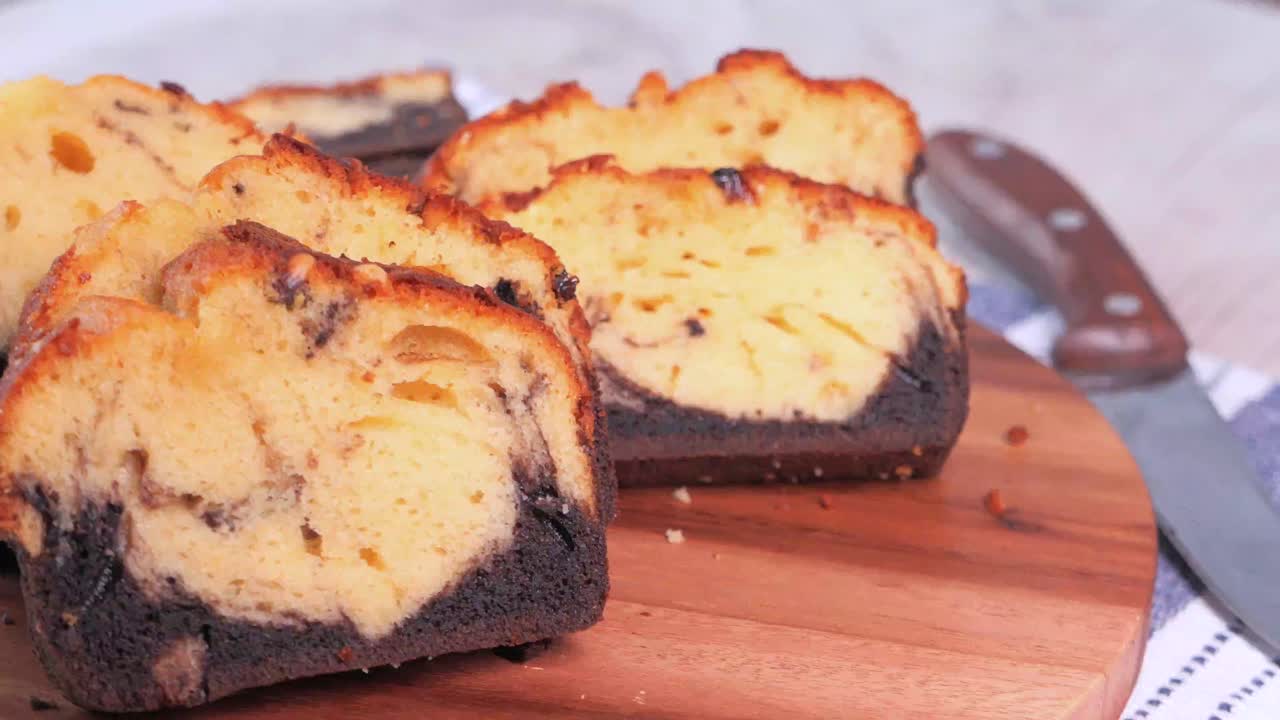 슬라이스 된 초콜릿 회전  케이크