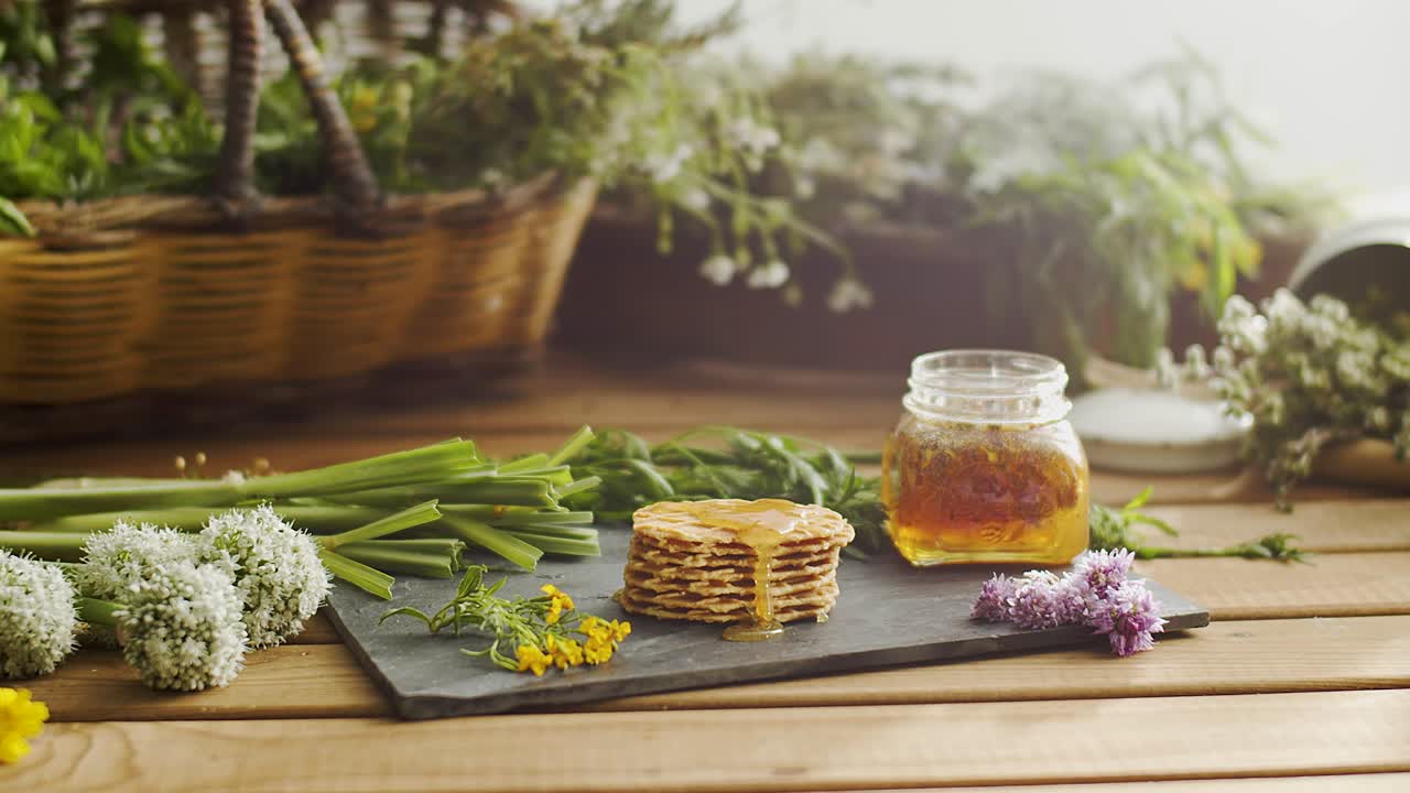 ⁇ 이 팬케이크에 떨어지는 클로즈업