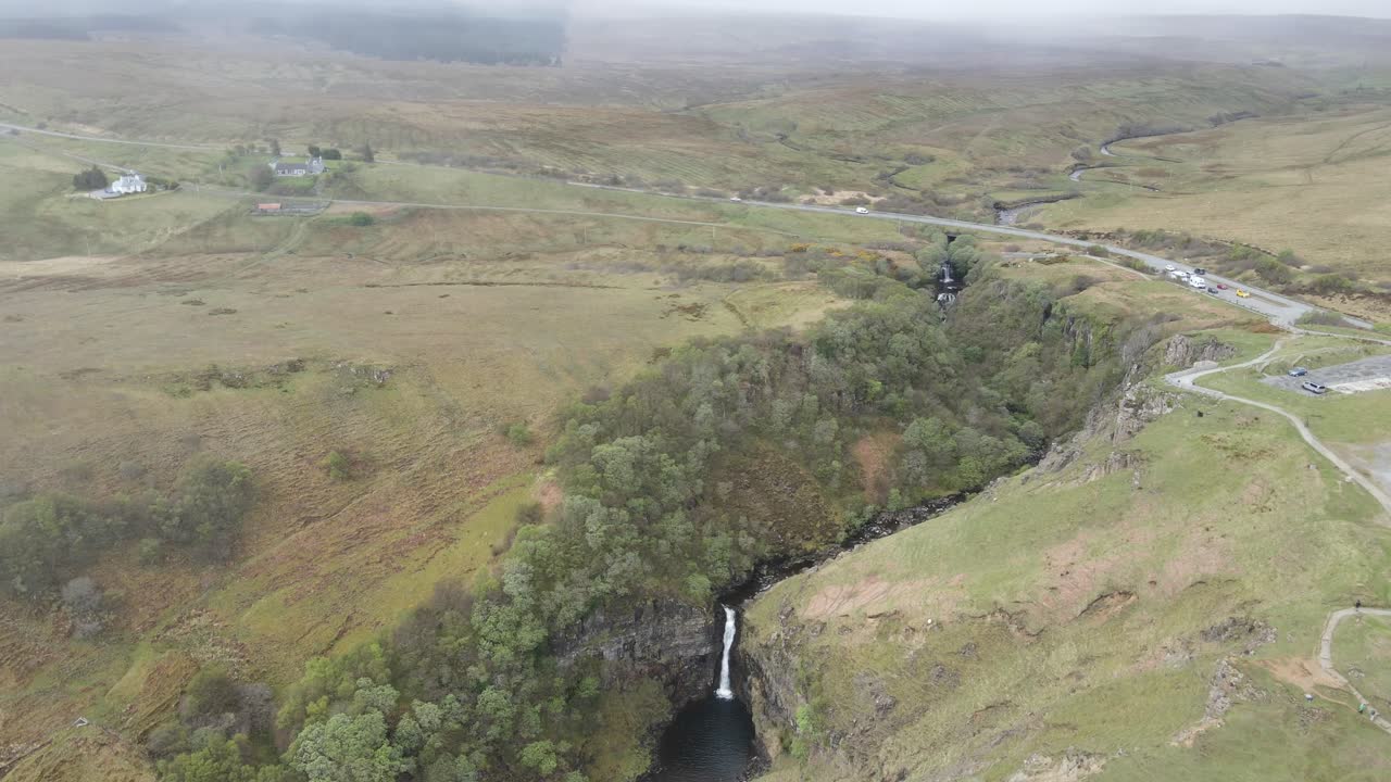 vista de drones de 4k de las cataratas de lealt