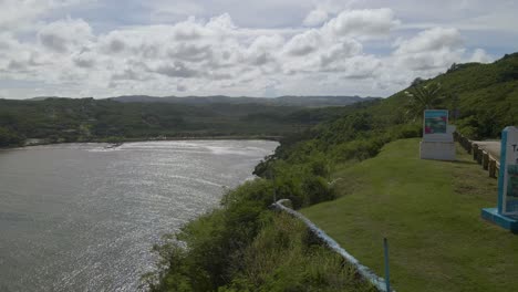 Luftaufnahme-Der-Klippen-Auf-Der-Ostseite-Von-Guam-Auf-Dem-Weg-Zu-Den-Talofofo-fällen