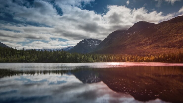 Lago con riflesso incredibile 4K 02