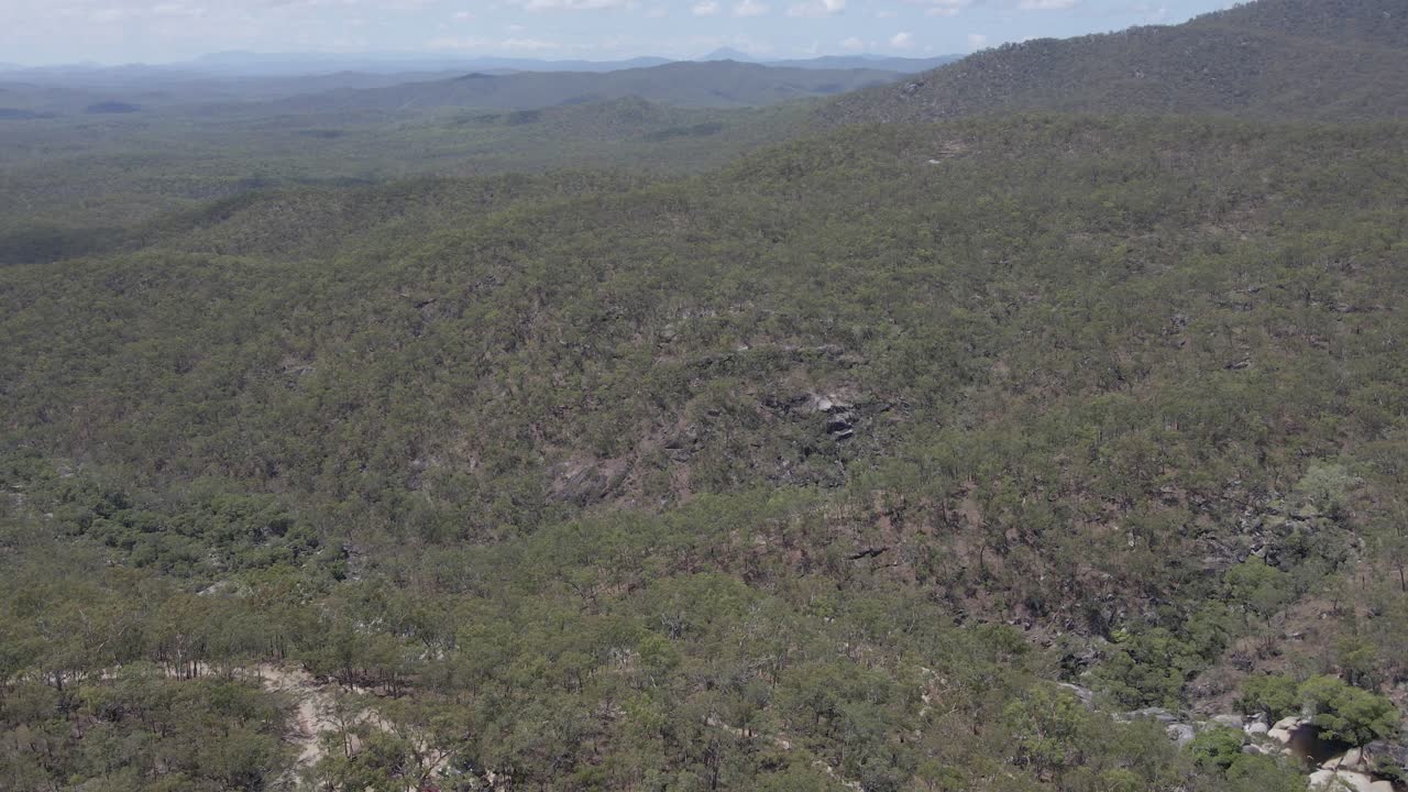 davies creek falls - parque de conservación de la colina desnuda qld queensland australia