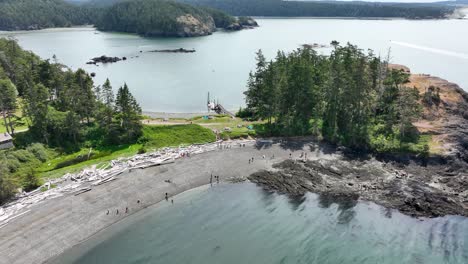 Drone-shot-pulling-away-from-the-busy-area-of-Rosario-Beach-in-Washington-State