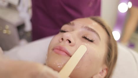 facial waxing procedure