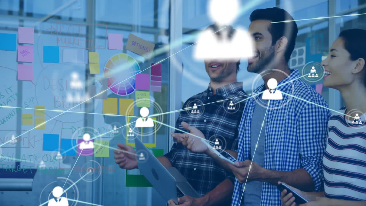 animación de la red de conexiones con las personas iconos sobre diversas personas de negocios en la oficina