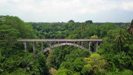 Vuelo-Sobre-Puente-Bali-Indonesia