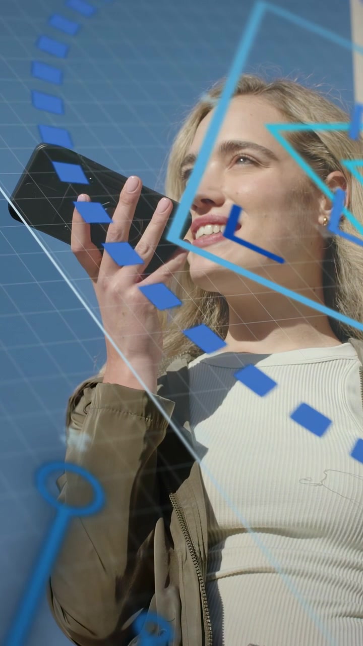 Vídeo vertical: Mulher levantando o smartphone, enviando um comando de voz que ativa um HUD tecnológico que varre o rosto.