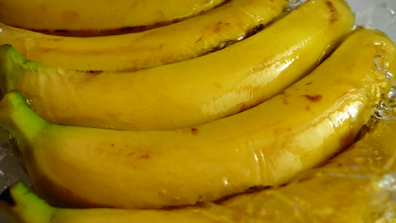 Lavage de bananes. Ralenti