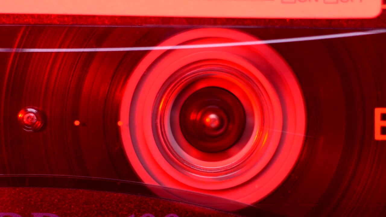 플레이어에 있는 오디오 카세트. 클로즈업