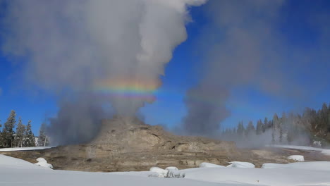 una región geotérmica en el parque nacional de yellowstone en invierno 2