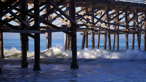 ocean waves hitting the shores of crystal beach in san diego