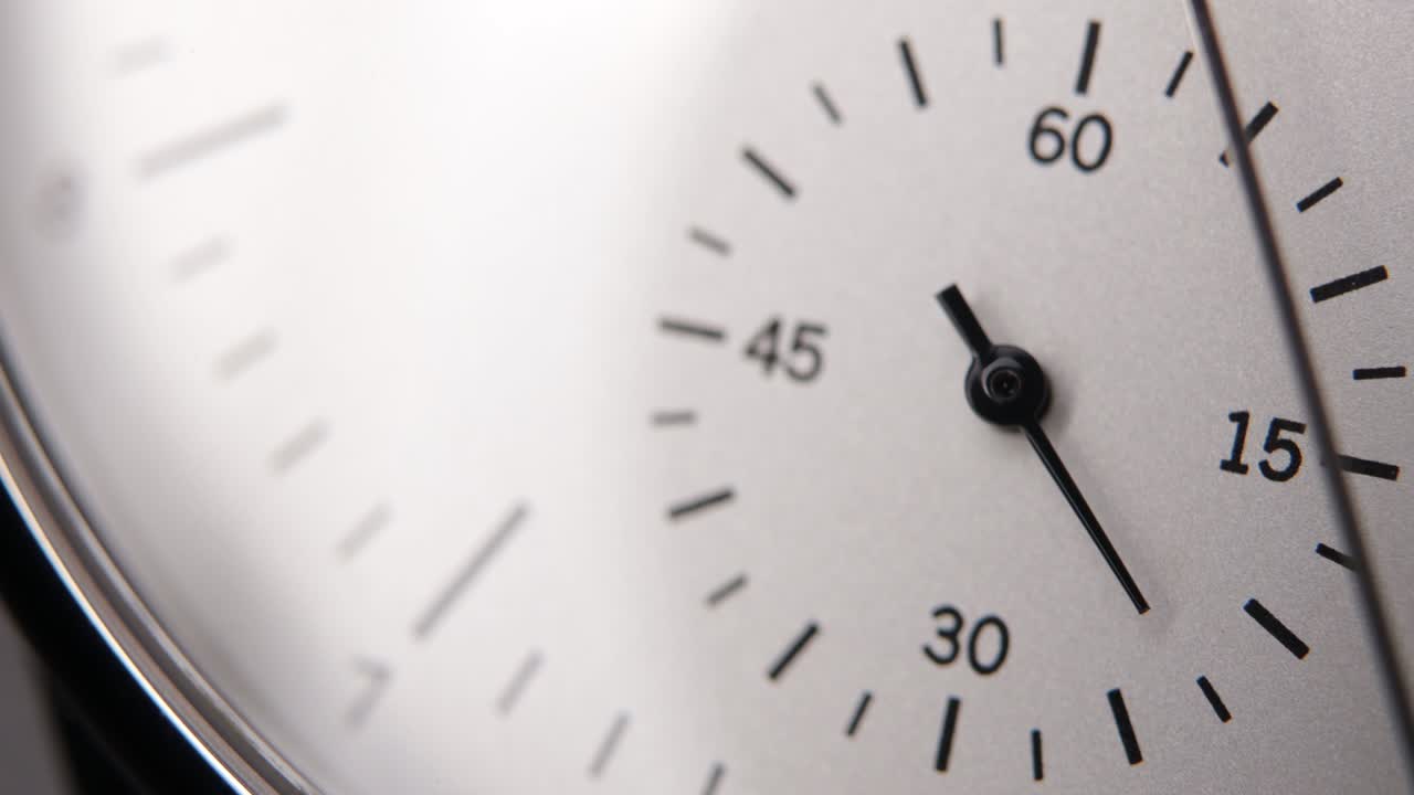 reloj analógico blanco