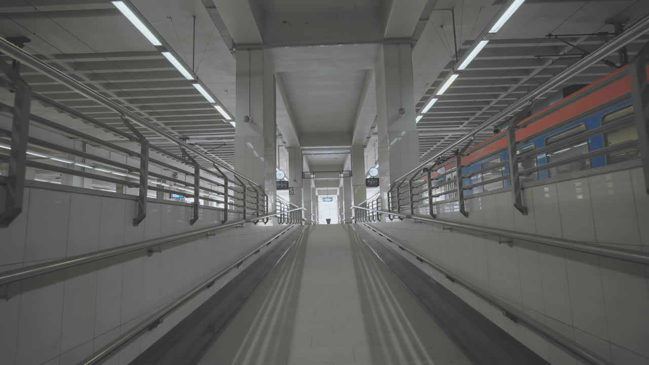 지하철 역 플랫폼