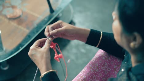 Woman-start-knitting-with-black-wool-after-row-in-red-color