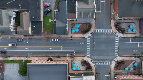 Cars-drive-on-street-through-American-city