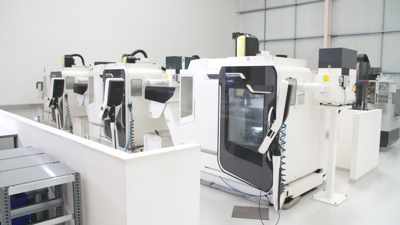 cnc 기계와 함께 빈 엔지니어링 워크의 시각