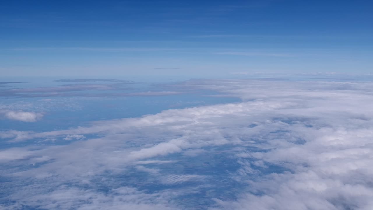 은 날 의 하늘 과 구름 의 풍경 - 높은 곳 에서 날아다니는 비행기 에서 볼 수 있는 풍경