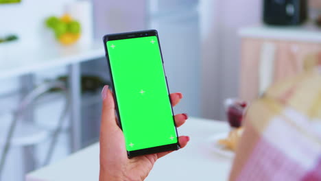 Contenido-De-Video-En-El-Teléfono-Con-Pantalla-Verde