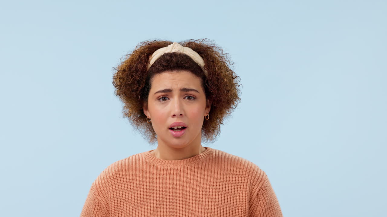 cara, conmoción y mujer con ansiedad