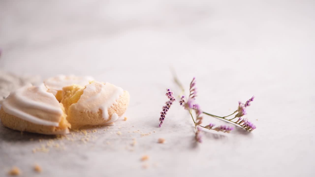 Coockies with egg white cover