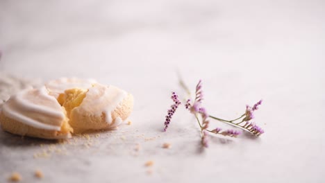 coockies with egg white cover