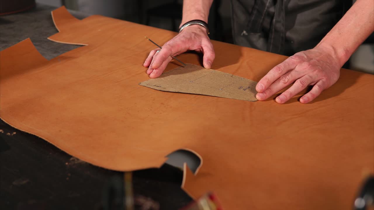 Leather Goods Production: Pattern Cutting