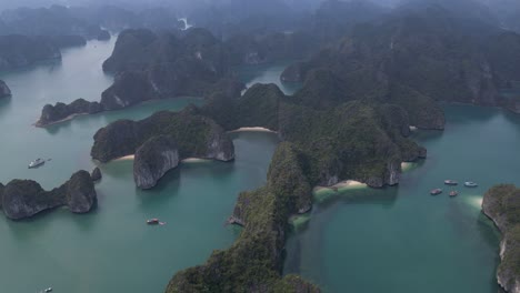 Group-of-limestone-cliff-islands-in-Cat-Ba-and-Halong-Bay-in-Northern-Vietnam