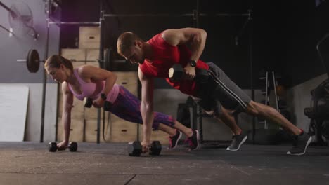 entrenamiento cruzado en un gimnasio