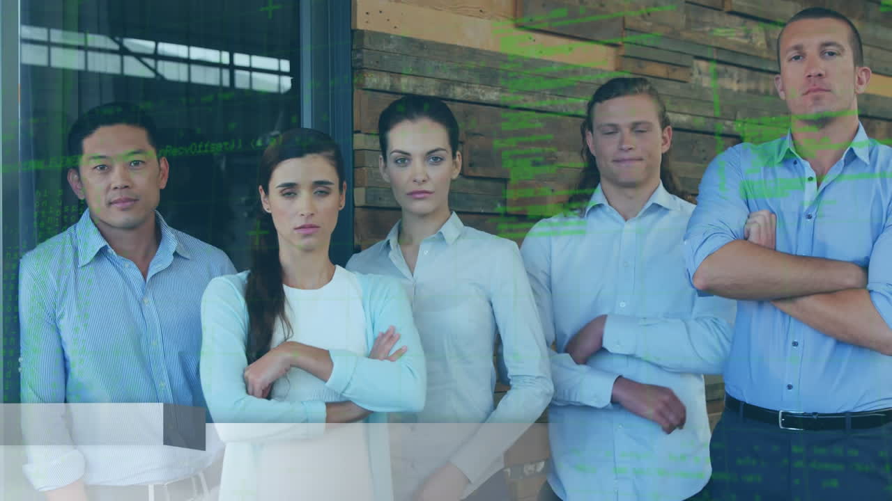 animación de tiras de noticias y procesamiento de datos sobre diversas personas de negocios.