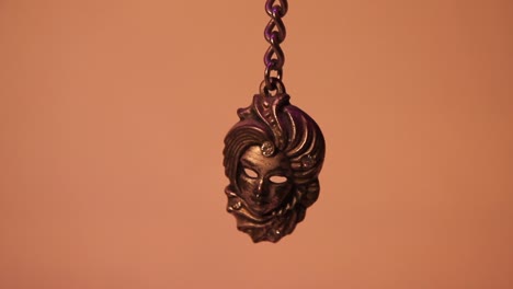 Close-Up-of-the-Metal-Venetian-Mask-Souvenir-Keychain