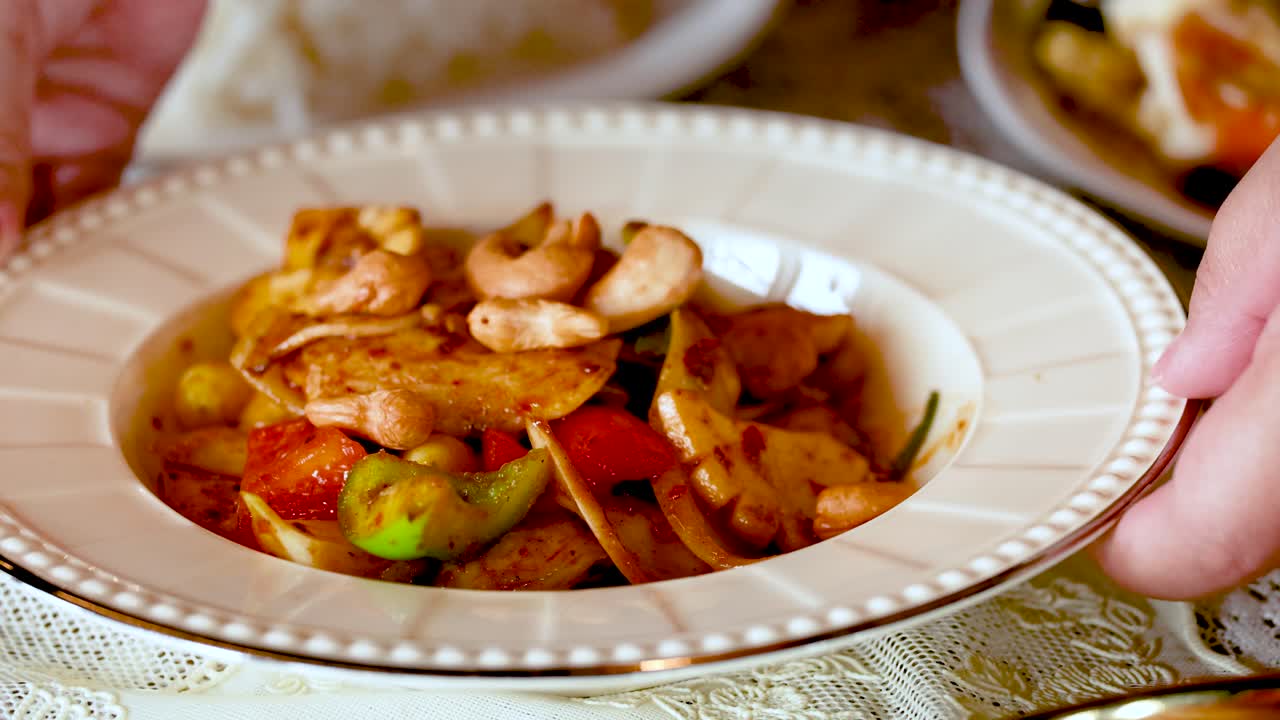 pollo tailandés con caju frito