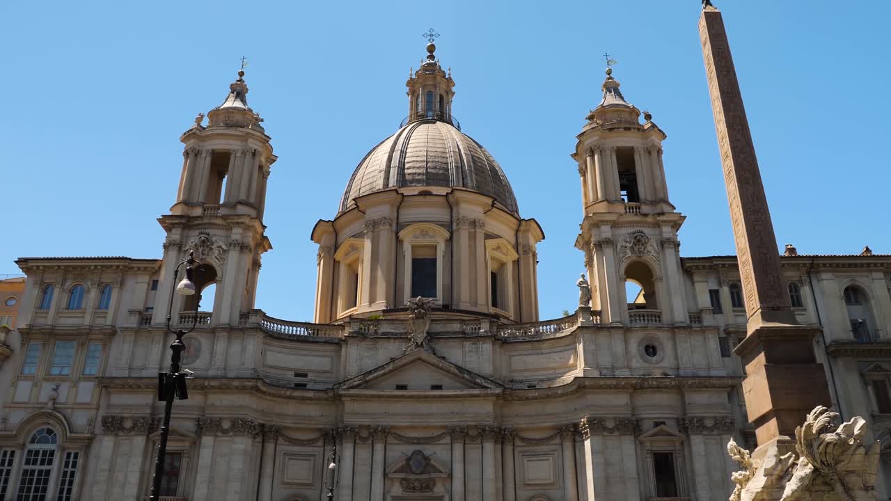 sant'agnese in agone 교회와 나보나 광장에 있는 네 개의 강 분수의 오벨리스크