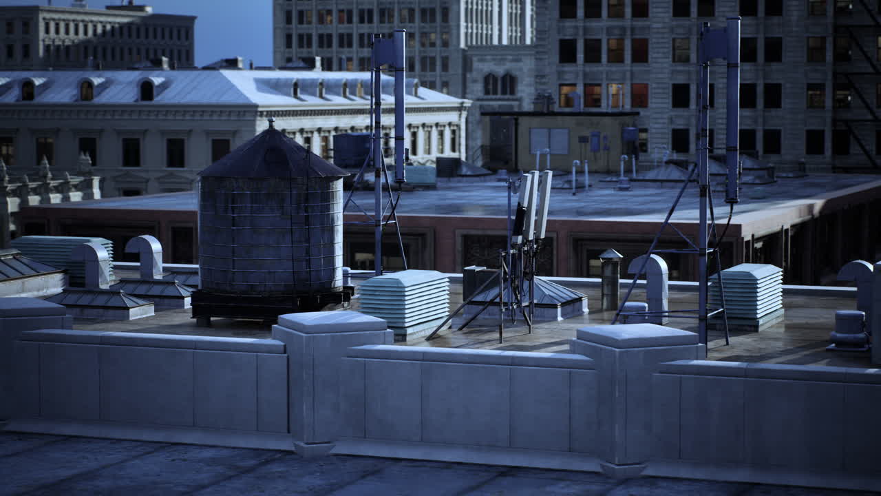 밤 에 도시 의 지붕 에서 물탑 과 주변 건물 들 을 볼 수 있다