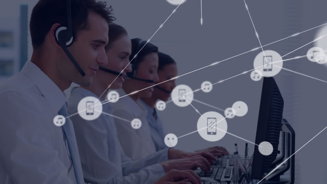 animación de la red de iconos digitales sobre feliz hombre caucásico hablando en auriculares de teléfono en la oficina