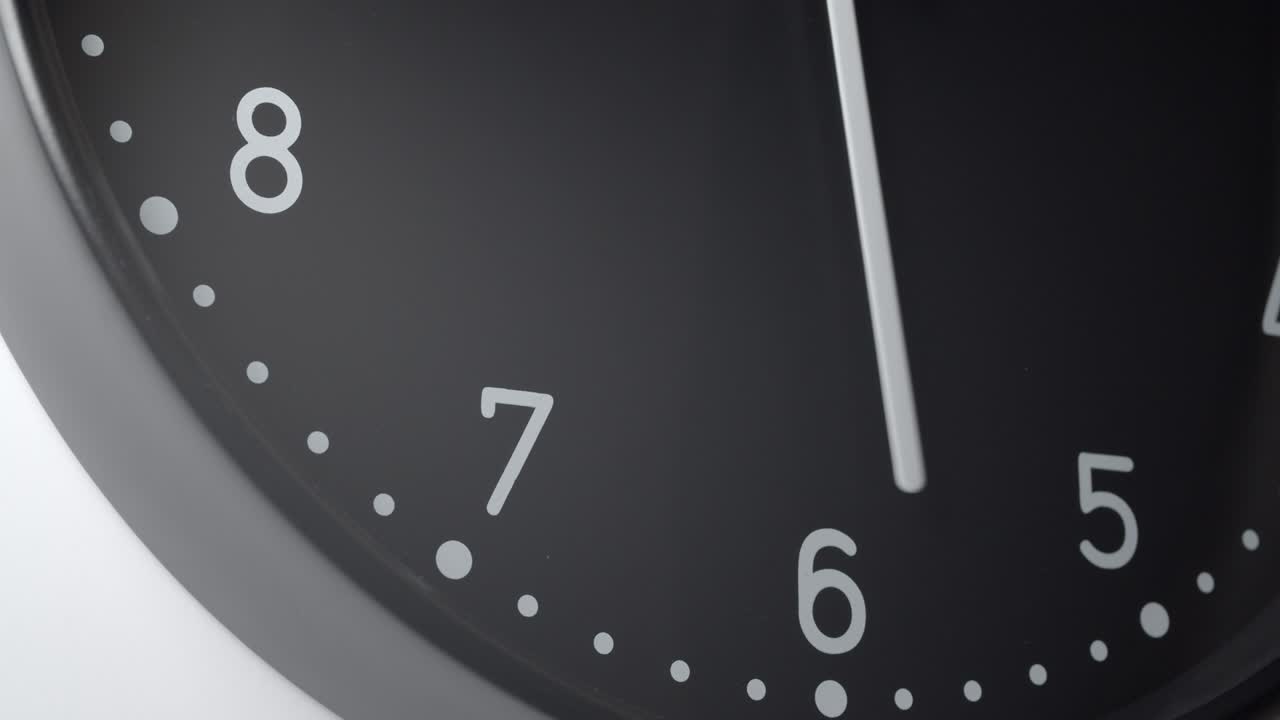 horario negro de las 5 a las 8 horas