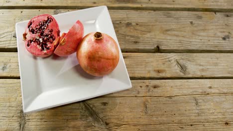 pomegranates in a plate 4k