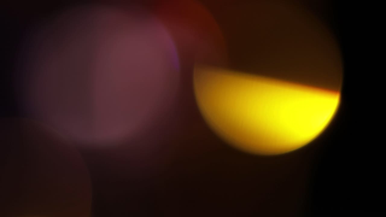 fugas de luz 4k imágenes. lente brillo llamarada bokeh superposiciones, quemar el fondo de la llama. efecto de rayos flash