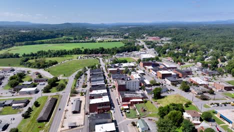 órbita-Aérea-De-North-Wilkesboro-Y-Wilkesboro-Carolina-Del-Norte,-Carolina-Del-Norte