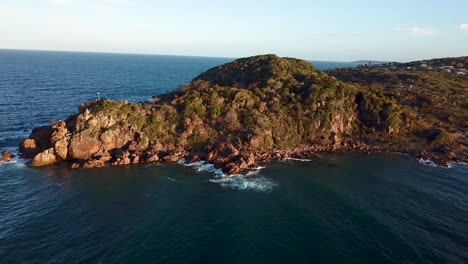 Rotierende-Drohne-Schoss-Auf-Agnes-Water-In-Der-Region-Gladstone,-Queensland,-Australien