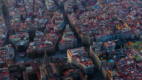 Barcelona-Gotisches-Viertel-Und-Stadtbild-Luftaufnahme-Bei-Sonnenuntergang,-Spanien